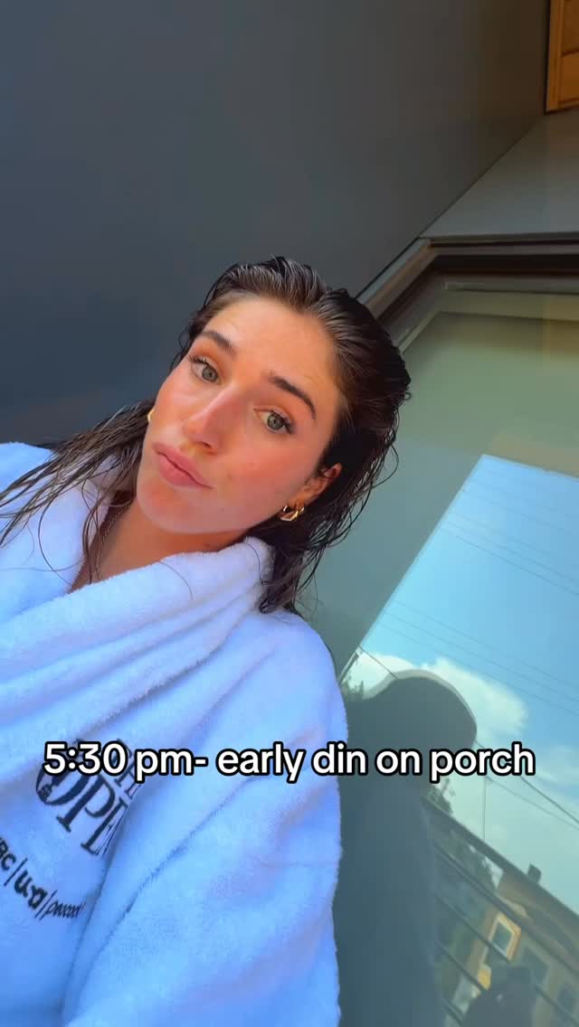 Instagram post by @emma_hall18 for ONE SOL. Caption reads: [...] the cookies with some protein 🤌🏼 @onesol....