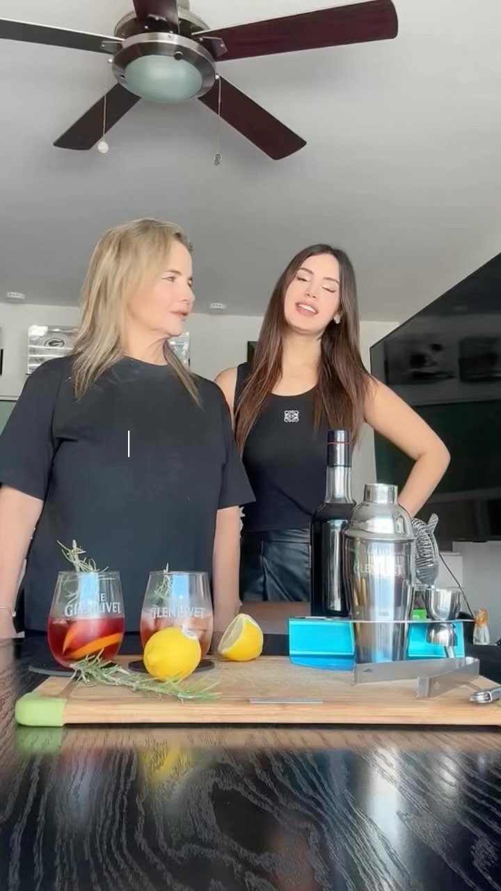 Instagram post by @barbie.nunezt for The Glenlivet. Caption reads: Ojalá me perdone mi abuelita 👵🏻 
@theglenlivet....