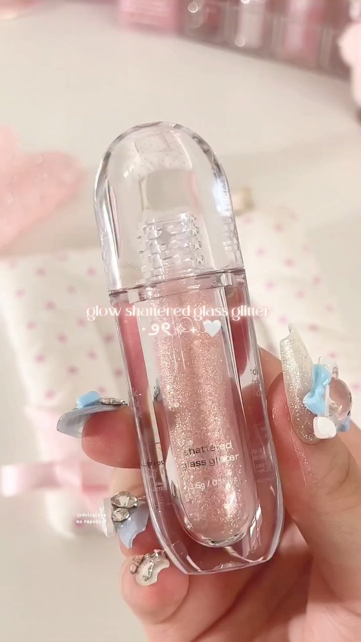 Instagram post by @dollylqve for GLOW. Caption reads: ੈ✩‧₊˚prettiest glitter from @glowishere ✨....