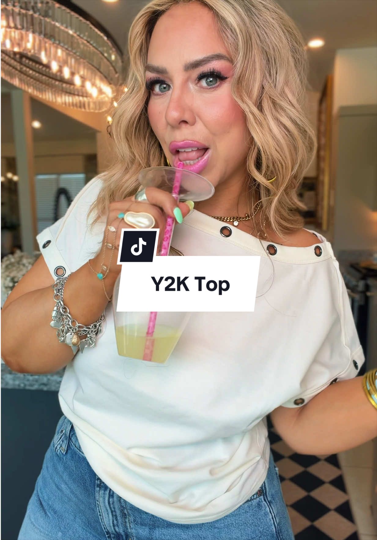 TikTok post by @lindaannettem for Fisace Shop. Caption reads: The perfect top when you don’t wear necklaces👌🏼....