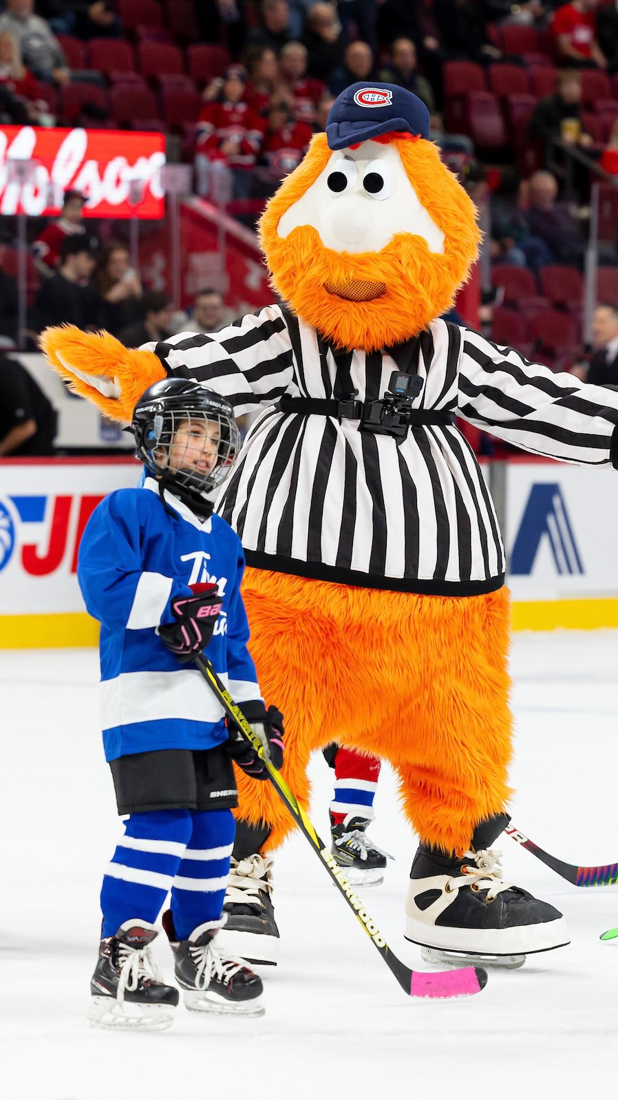 Instagram post by @canadiensmtl for Tim Hortons. Caption reads: Moment mémorable : jouer avec les Timbits sur la....