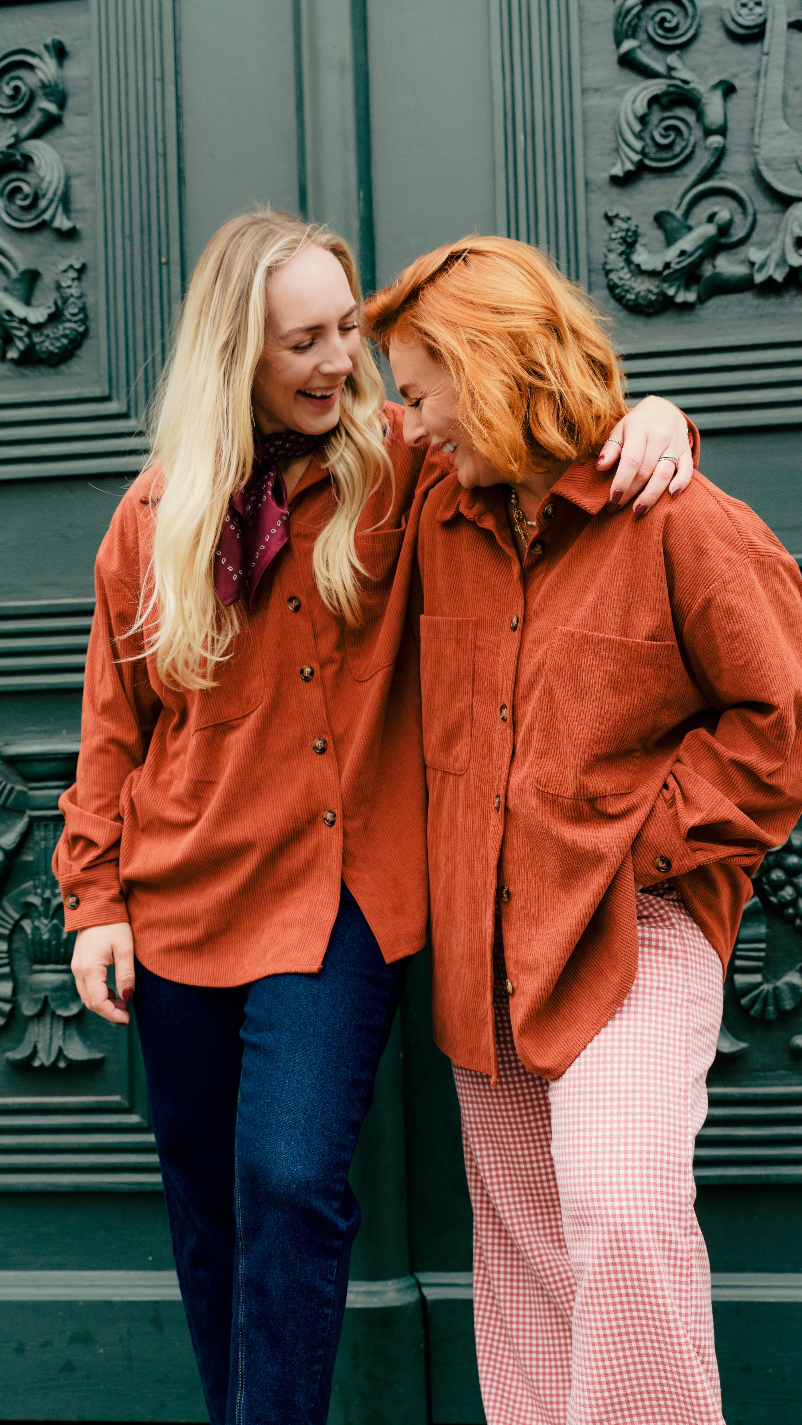 Instagram post by @lauras.styles for SASSYCLASSY. Caption reads: it‘s a match! @lauras.styles x @sassyclassy 🧡....