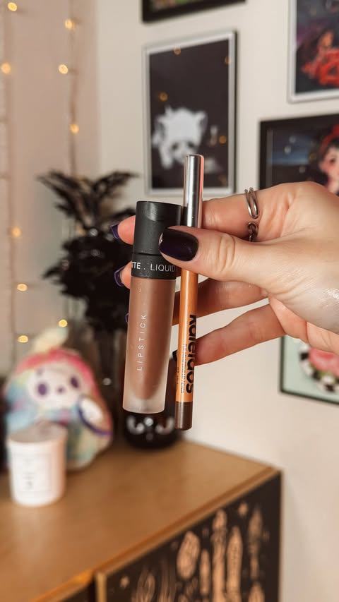 Instagram post by @battybean_ for KALEIDOS. Caption reads: lip combo🧸 @kaleidosmakeup hickory pencil*....