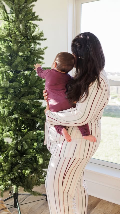 Instagram post by @wearlovewanders for Kindred Bravely. Caption reads: [...] 🥰 These striped Clea pajamas from....