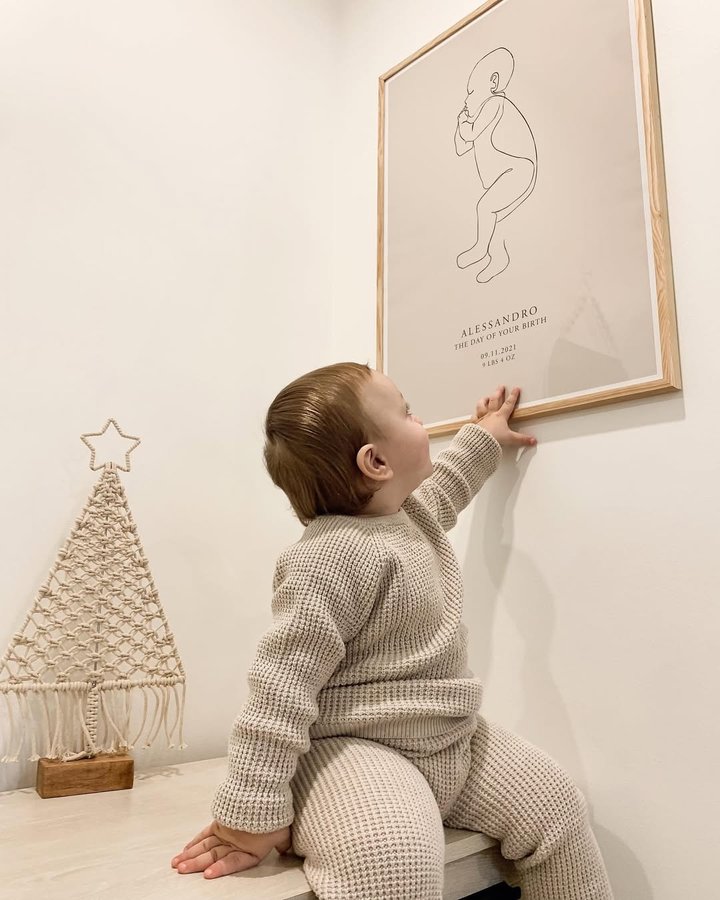 Instagram post by @christina_cord for Mapiful. Caption reads: [...] for Christmas is my Tiny Human 🤍✨🤎....