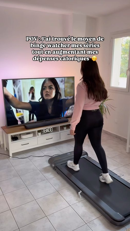 Instagram post by @julie_cfs for WalkingPad. Caption reads: [...] le tapis R1 Pro de chez @walkingpad_official....