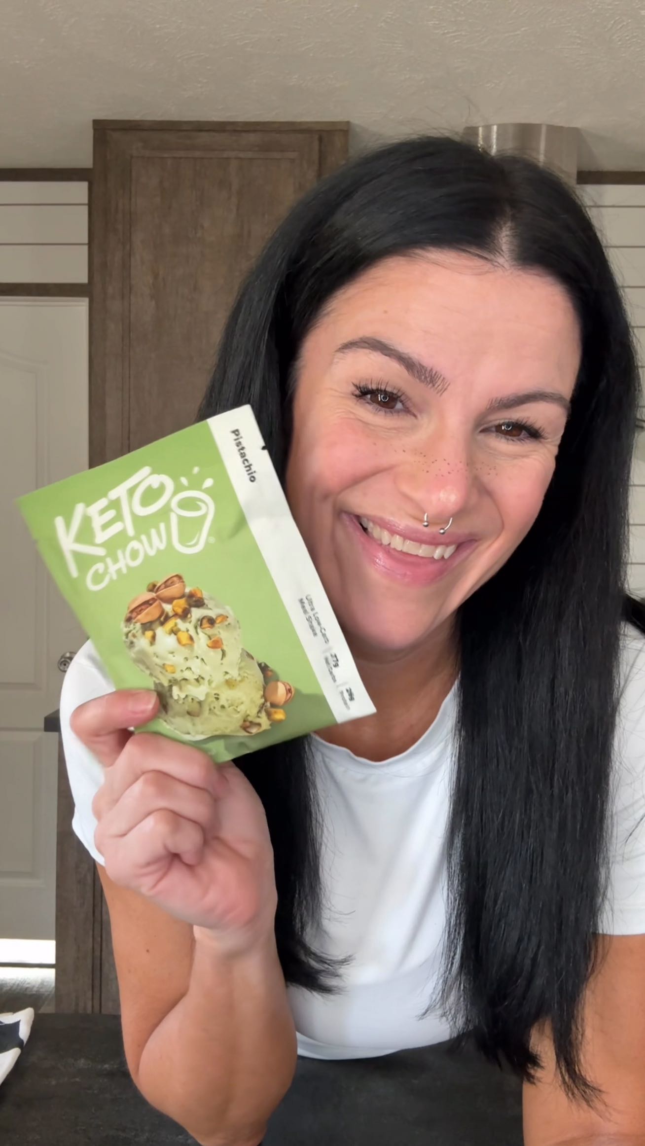 Instagram post by @the_keto_dealer for Keto Chow. Caption reads: 🤌🏼 Make hitting your nutritional goals something....