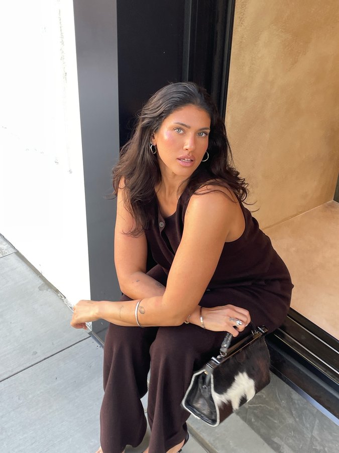 Instagram post by @lateciat for GAP. Caption reads: @gap for fall wardrobe essentials 🤏 🍂....