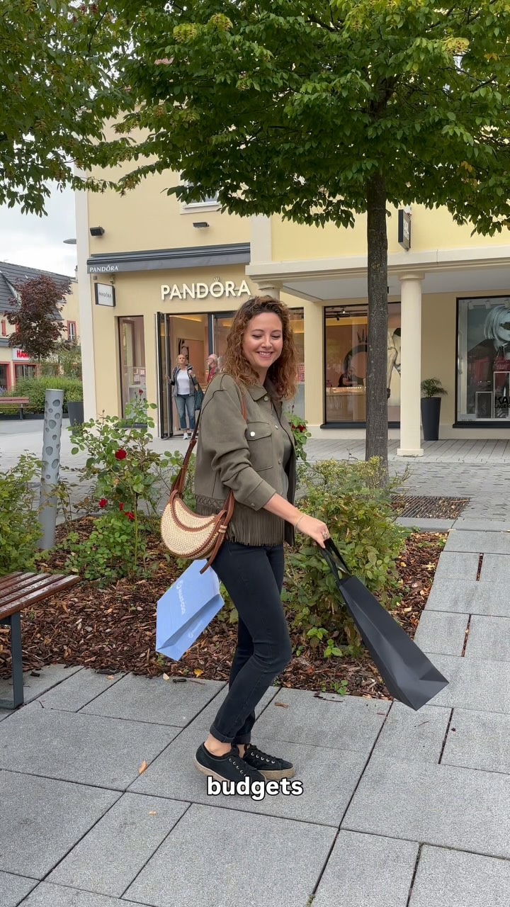 Instagram post by @marylou_louuu for Petit Bateau. Caption reads: Back to school- Back to style

En tant que maman....