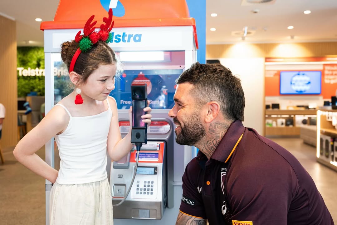 Instagram post by @rendiggiti7 for Telstra. Caption reads: [...] Santa yet, what are you doing. Visit a....