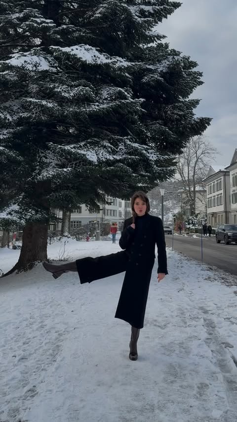 Instagram post by @moniquebourscheid for Dosenbach. Caption reads: [...] to live their best life this winter ❄️....