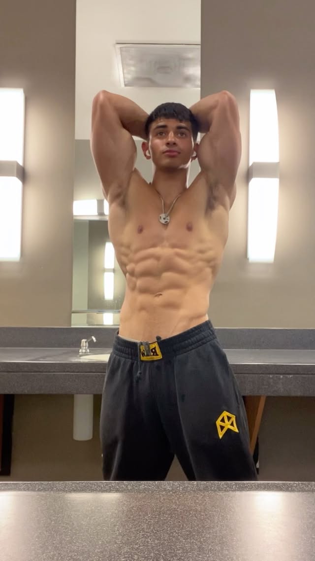 Instagram post by @daynnight.fitness for Retaliation Project. Caption reads: [...] in my bio💥 @voyagersupplements....