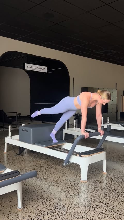 Instagram post by @pilateswithliana for Wiskii Active. Caption reads: [...] 💙
Intermediate: 💛

WEARING: @wiskiiactive....