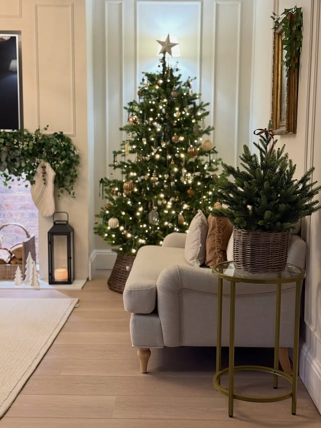 Instagram post by @the_hollies_1 for Yaheetech. Caption reads: [...] the top ✨
I’ve paired these beautiful....