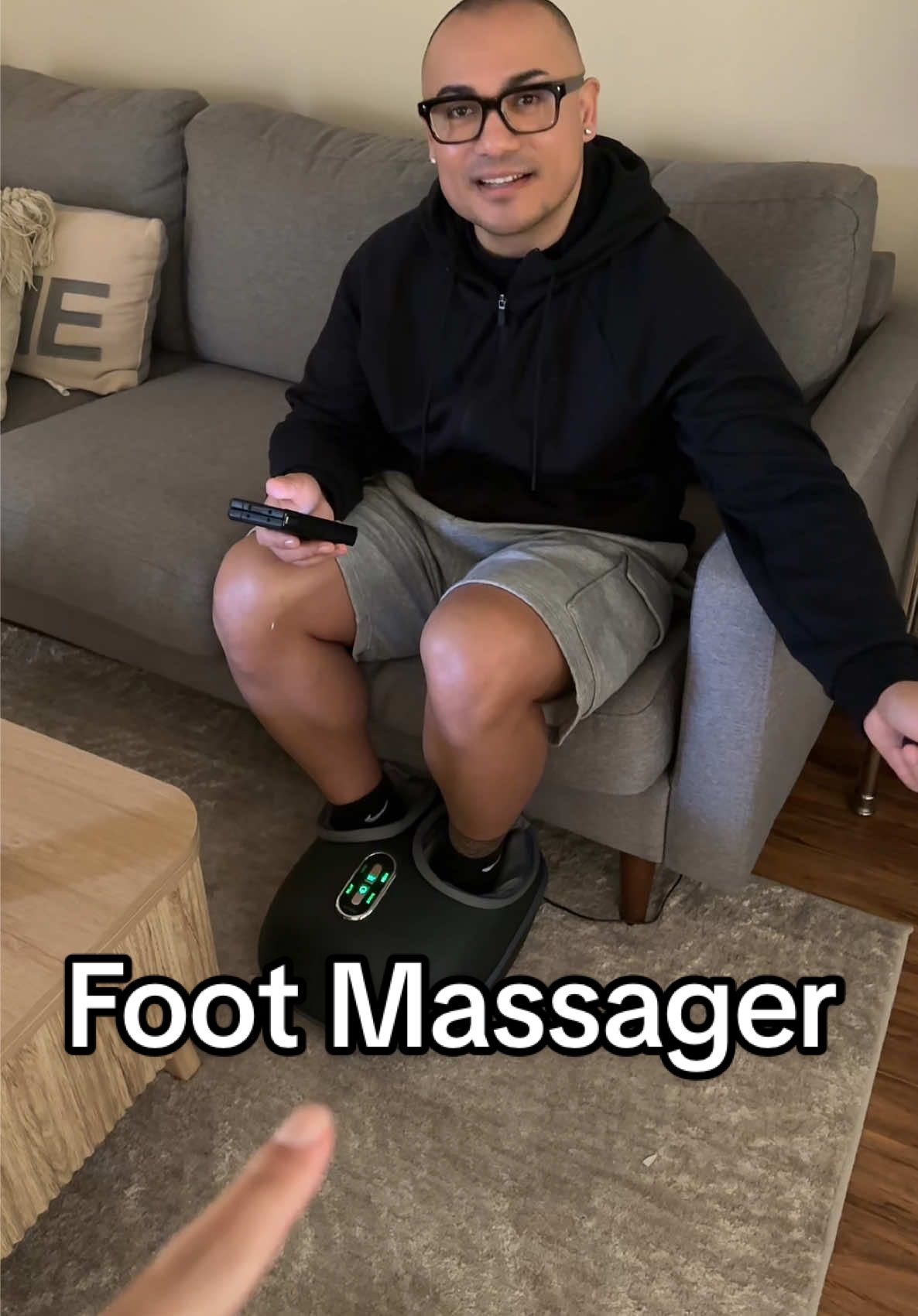 TikTok post by @whatwouldlizzydo for Nekteck. Caption reads: [...] long day on your feet or after the gym!....