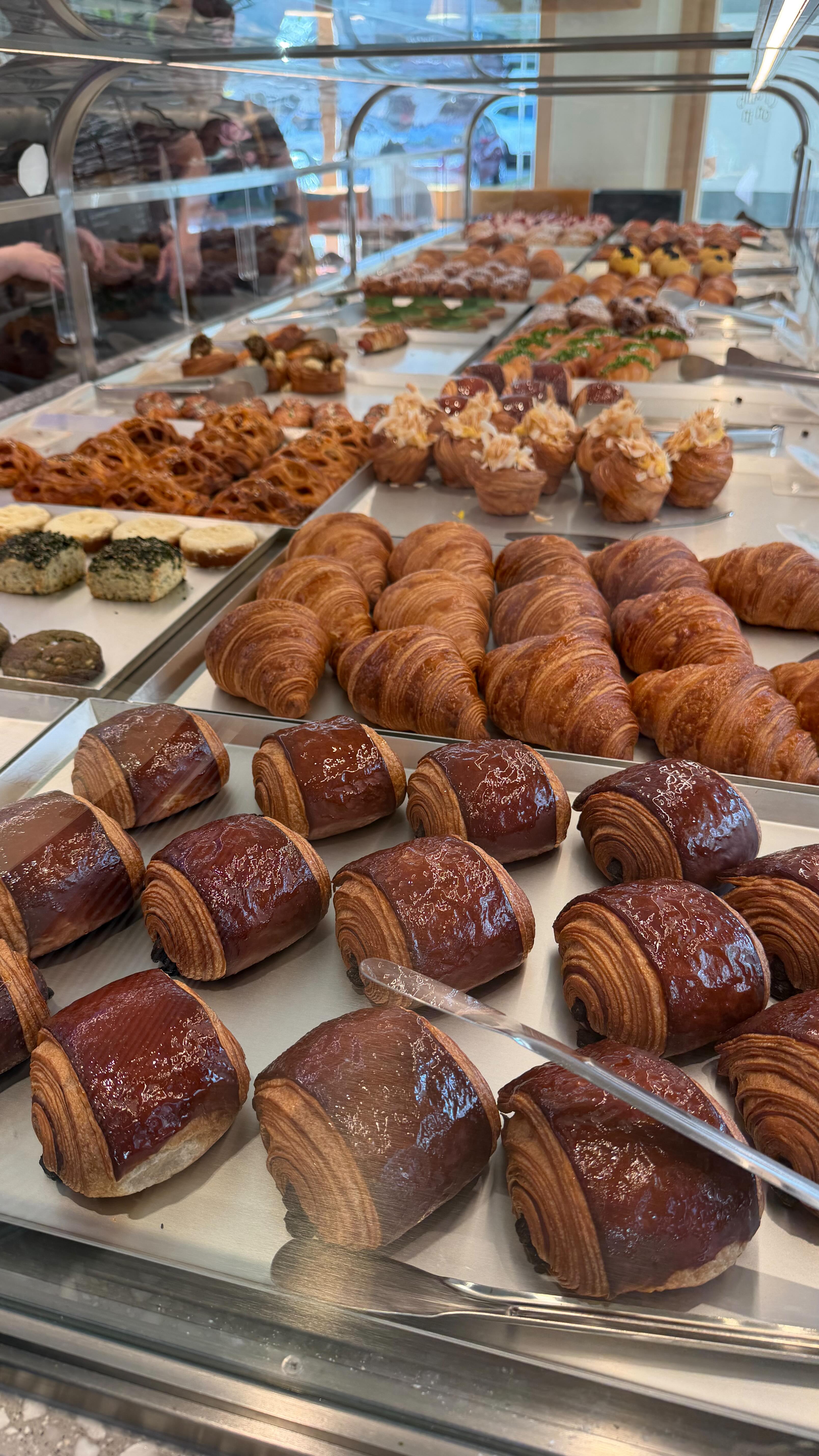 Instagram post by @bellywellyjelly for Land Rover. Caption reads: 🚙 #RangeRoverEvoque.