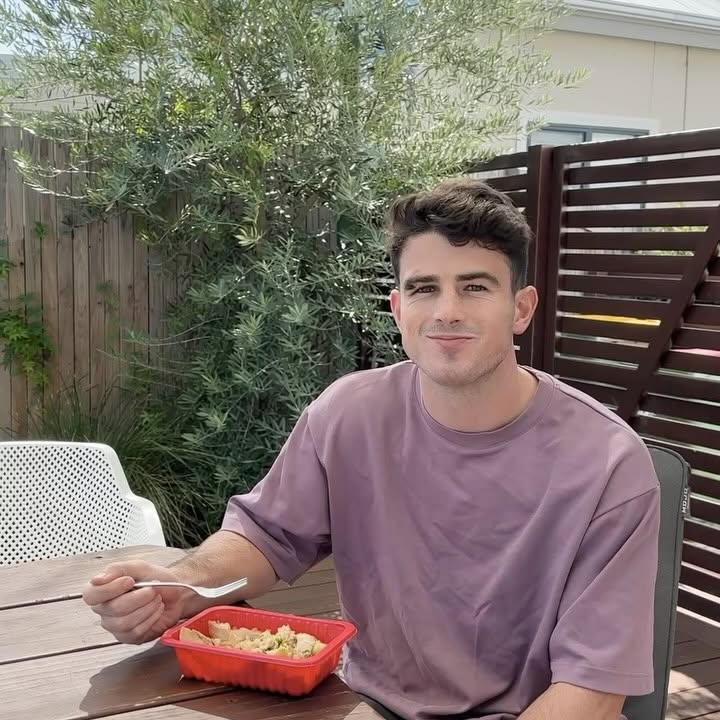 Instagram post by @andy.brayshaw for My Muscle Chef. Caption reads: [...] my rest days, I fuel like a pro with....