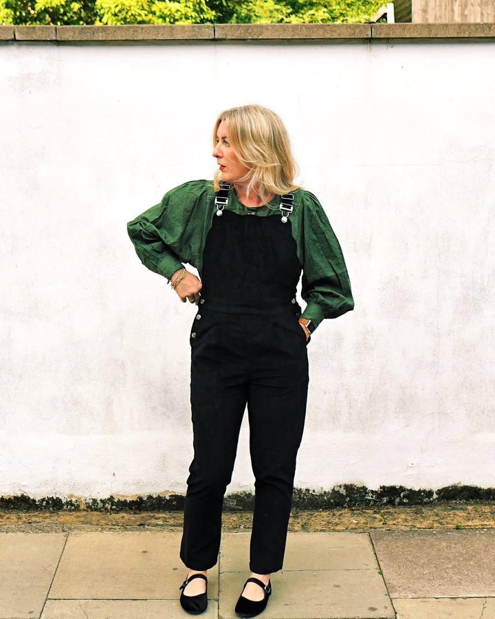 Instagram post by @wearsmymoney for Oasis Fashion. Caption reads: [...] season is almost upon us and @oasisfashion....