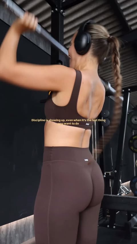 Instagram post by @abbbfitness for Oner Active. Caption reads: [...] Wearing brand new Out in Oner @oneractive ad.