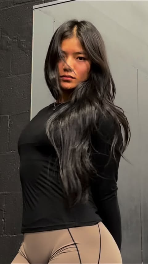 Instagram post by @msdumpling_ for YoungLA. Caption reads: 4 weeks into cutting 🔪 @younglaforher code:....