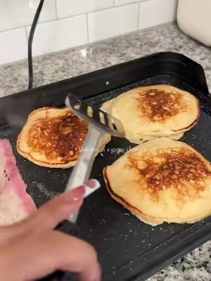 TikTok post by @mami.ashh for SUSTEAS. Caption reads: [...] keep warm feature🙌🏼 #cooking #griddle....