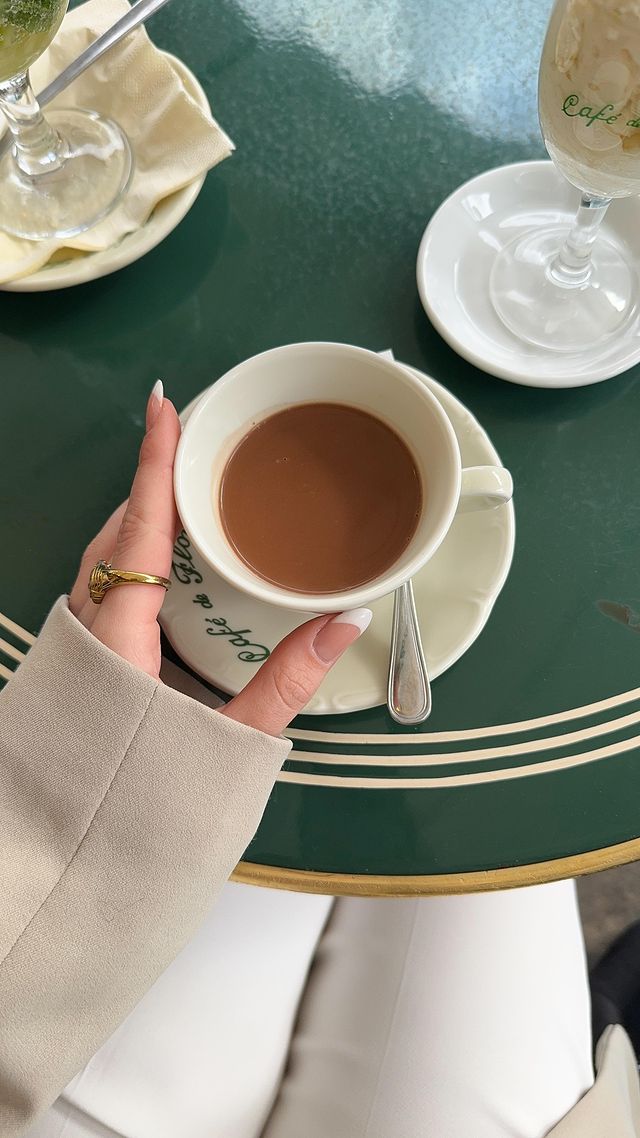 Instagram post by @laraa.gro for sloggi. Caption reads: You’re sign to get matching body’s with your....