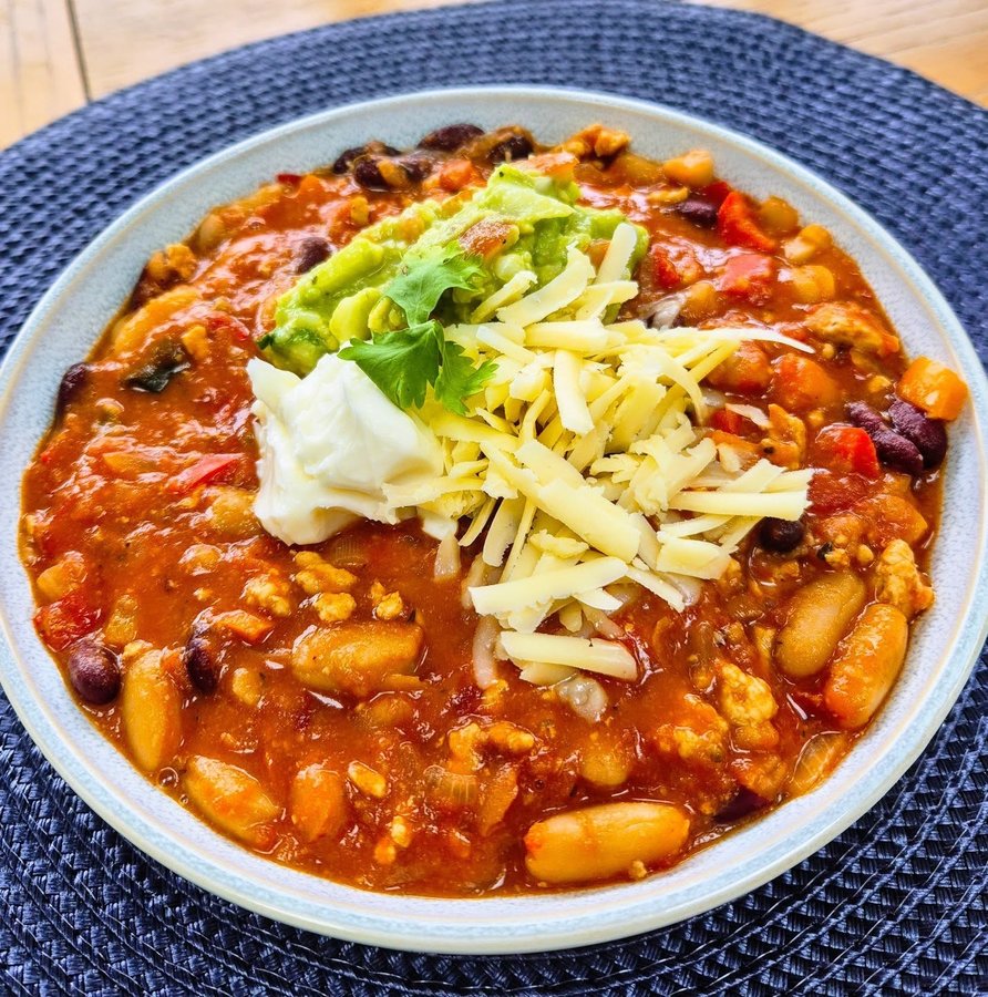 Instagram post by @scrimpy_scottie for JD’s Hot Honey. Caption reads: 🫘 Turkey Bean Chilli 🫘
Ad|Gifted @jdshothoney....