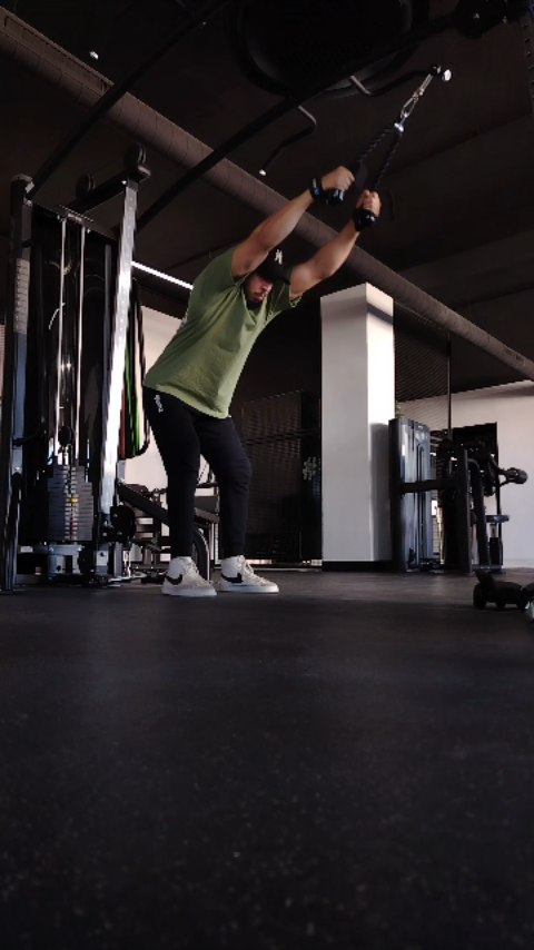 Instagram post by @your.coach.karim for Zumub. Caption reads: [...] smart, stay consistent 💪🏼🔥 Powered by....