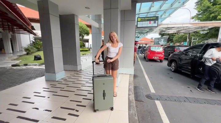 Instagram post by @janinefreuling for LEVEL8. Caption reads: [...] of course I’m traveling with my....