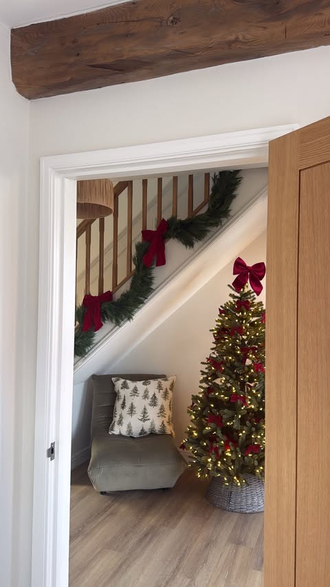 Instagram post by @jessicawfit for YESOUL FITNESS. Caption reads: SPEND THE MORNING WITH ME 🎄🚴🏽‍♀️☕️🎀

Nothing....