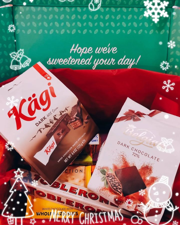 Instagram post by @happyzilla10 for The Straits Times. Caption reads: What's Christmas without the famous....