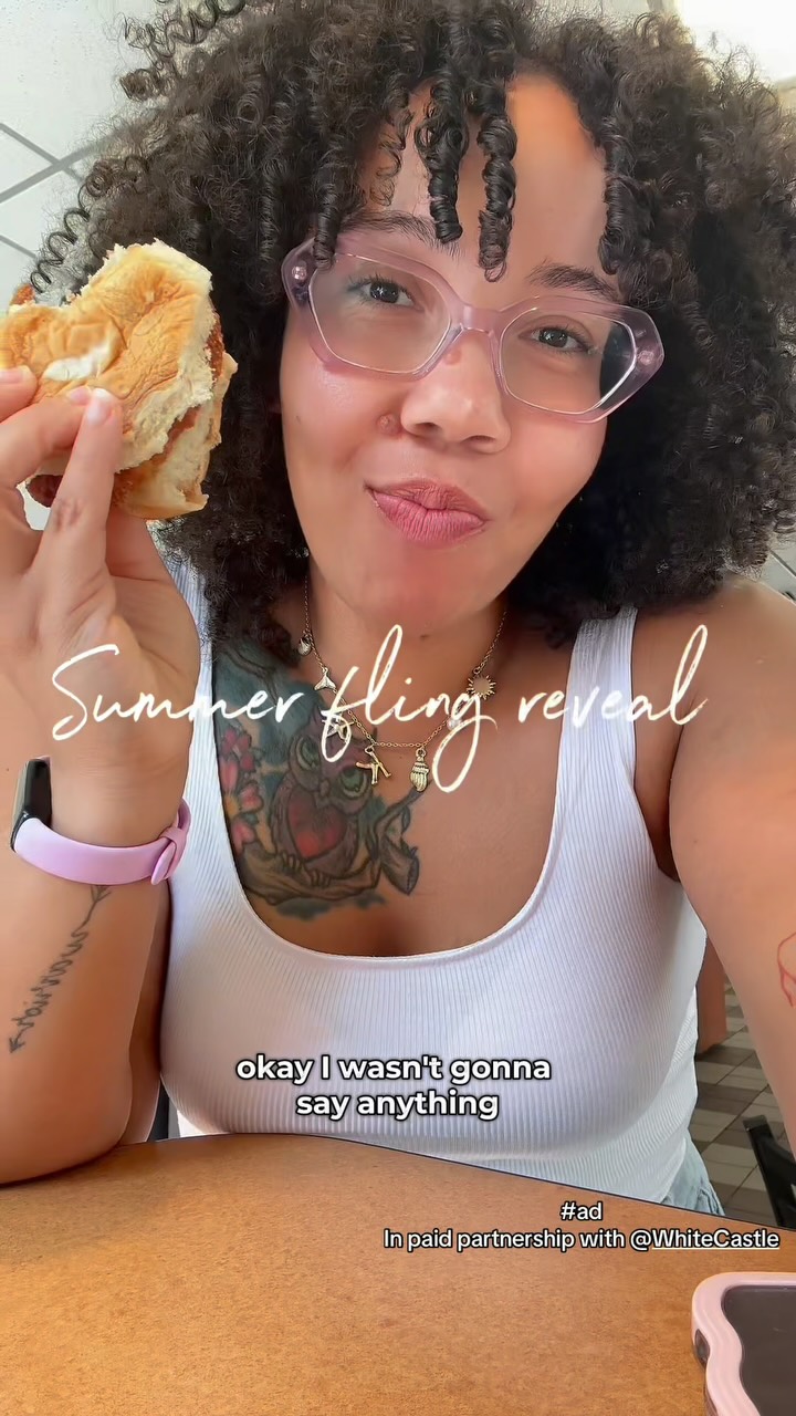 Instagram post by @cupcake.queeen for White Castle. Caption reads: Did I mean to fall for the new Crispy Chicken....