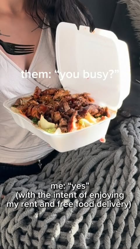 Instagram post by @azfomo for IPC Creators. Caption reads: FREE DELIVERY?? 🍽️ so that you can sit back,....