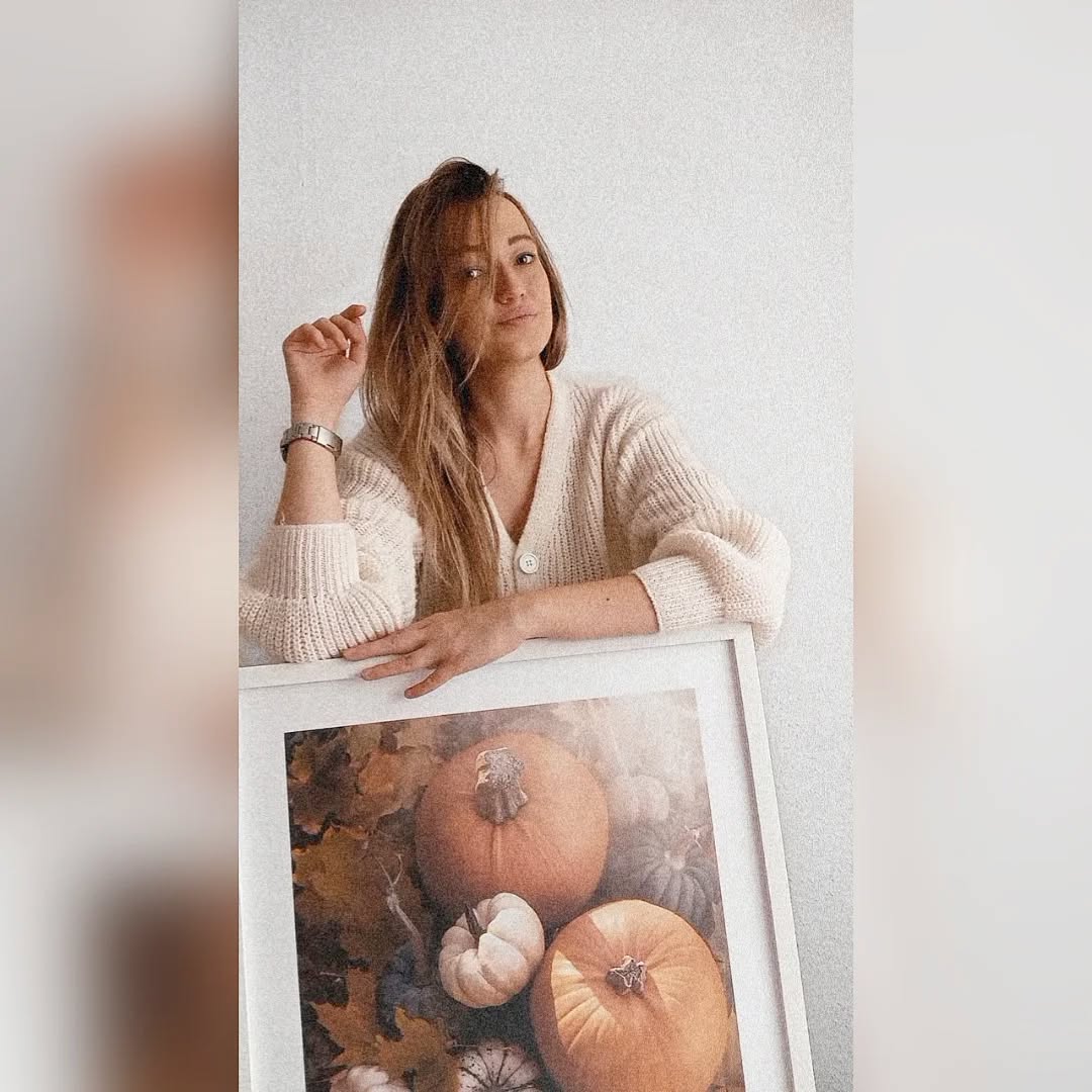 Instagram post by @lejla.smajic for Poster Store. Caption reads: 🍂🍁 My CODE-> PSLejlaAutumn2 <- gives Extra 15%....