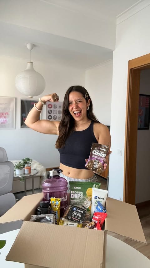 Instagram post by @alwayskarii for Zumub. Caption reads: Unbox my @zumub.pt order with me. 💪🏻 Got a lot....