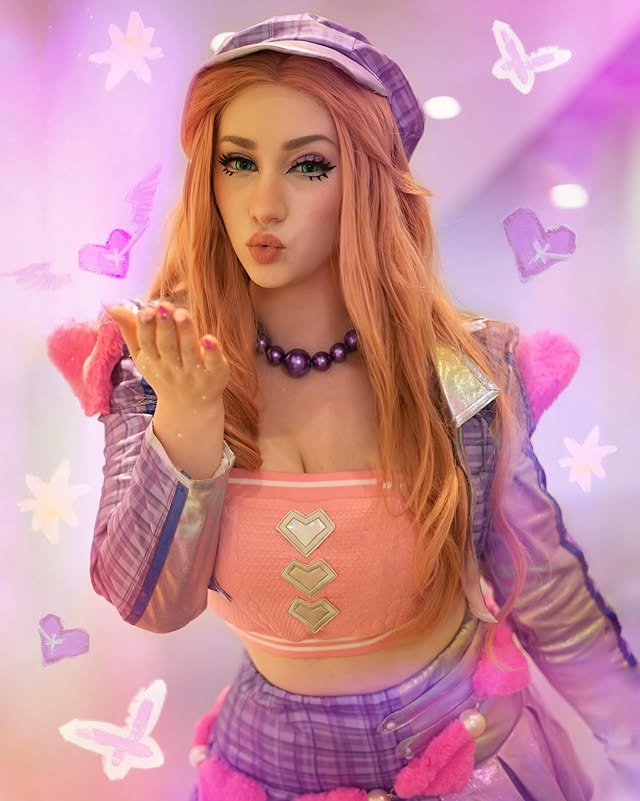 Instagram post by @misss_sutton for RoleCosplay. Caption reads: [...] • Contacts from: @uniqso Cosplay by:....