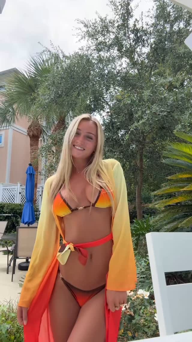 Instagram post by @ellabrandemihl for Runaway The Label. Caption reads: this set. @runawaythelabel 🌅💛🍊 #runawaythelabel....