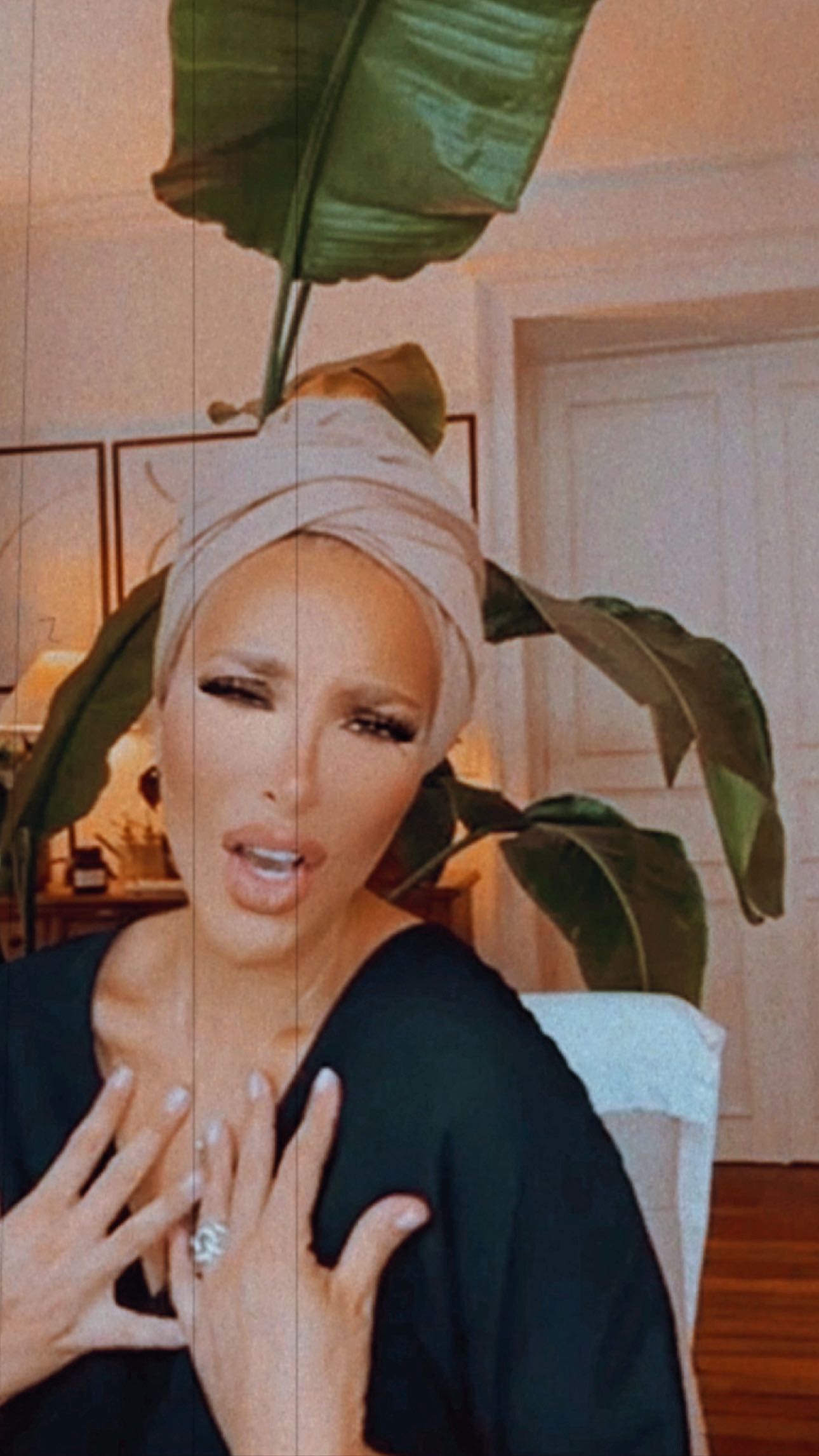 Instagram post by @sabthefrenchway for Jumiso. Caption reads: Attention please !!!

En célébration du 19ème....