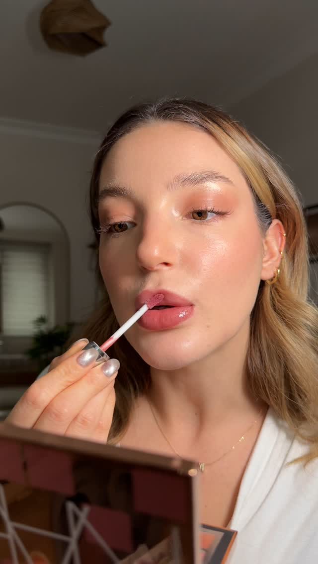 Instagram post by @melekshain for SENSAI Cosmetics. Caption reads: Bi sürpriz yapıyım dedim benim anksiyete....