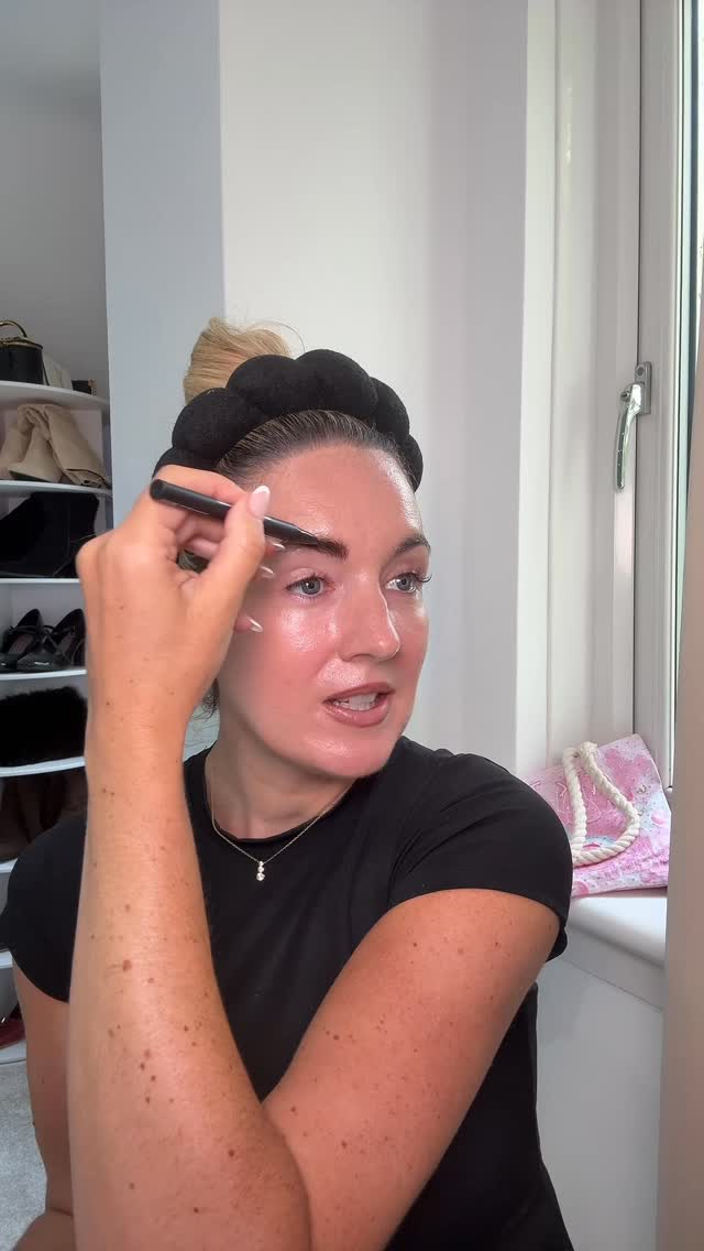 Instagram post by @itsmolliesworld for BPerfect Cosmetics. Caption reads: [...] good price for what you’re getting....