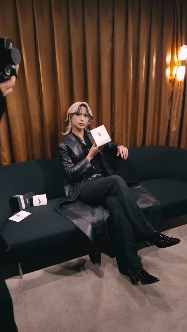 Instagram post by @zuttijapanese for YSL Beauty. Caption reads: YSLノエルをクリスマスギフトに✨

@yslbeauty
#PR [...].