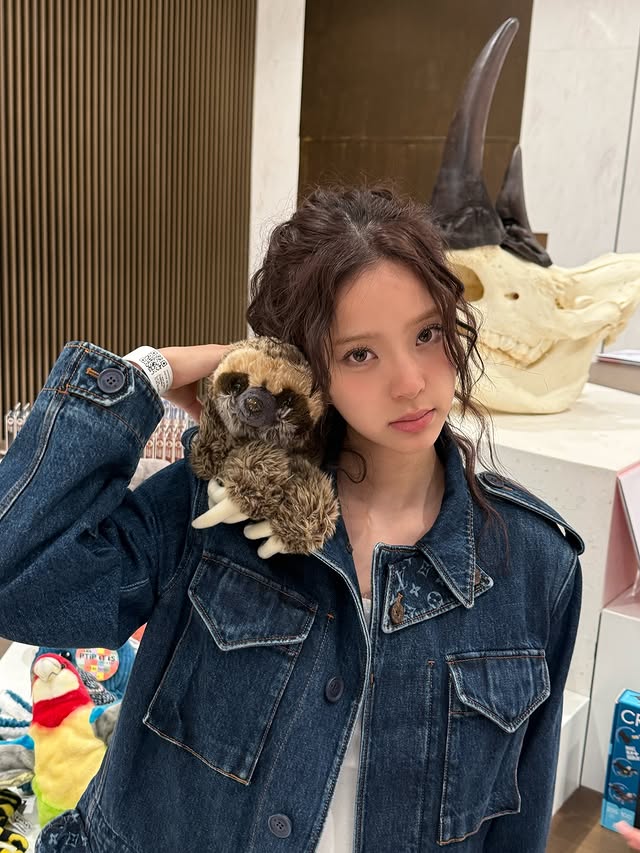 Instagram post by @nanaouyang for Visit Abudhabi. Caption reads: +little photo dump’

@visitabudhabi #InAbuDhabi.