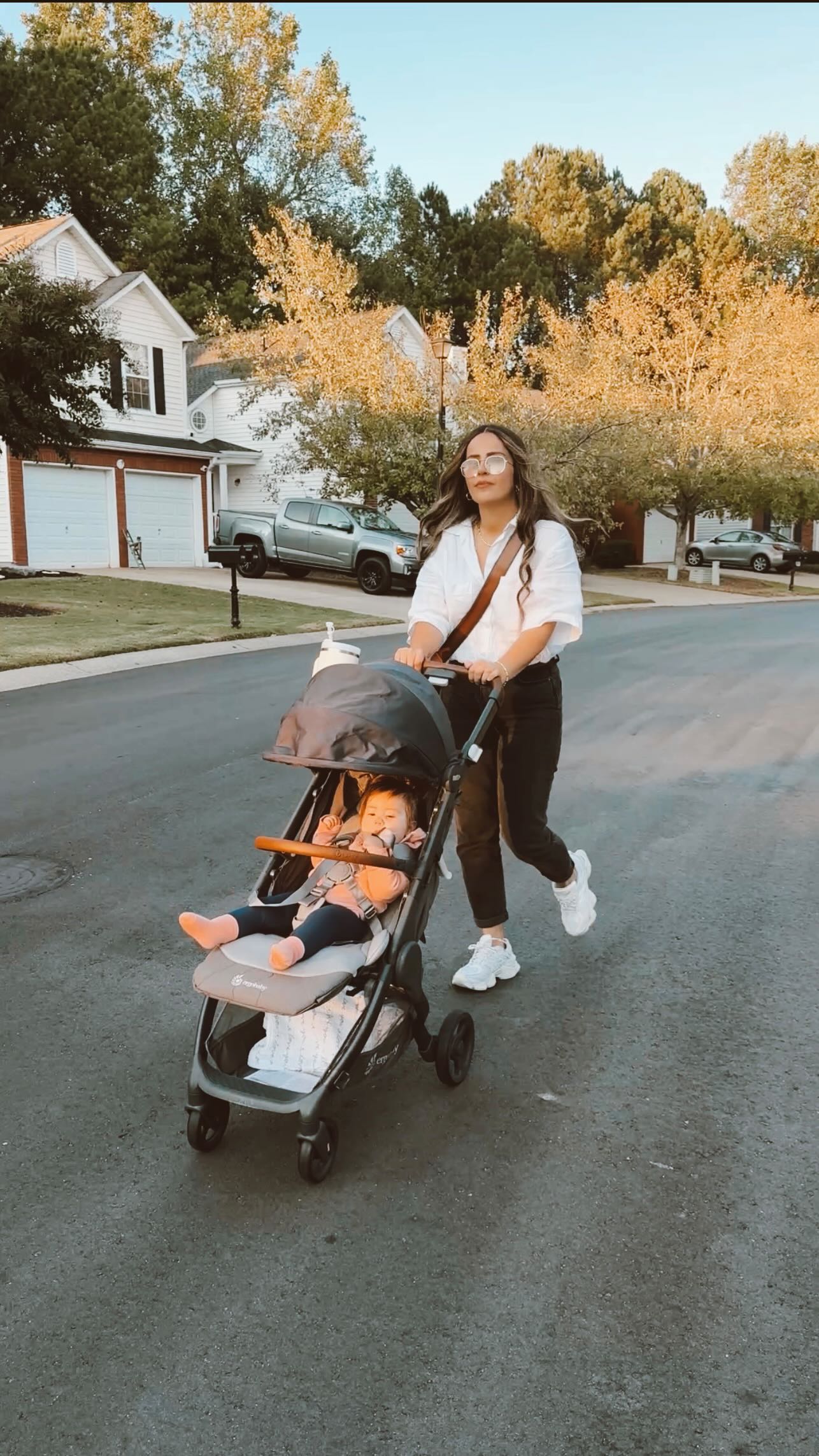 Instagram post by @lifestylegizem for Ergobaby. Caption reads: 🍼 A new mom must-have!
Meet the Ergobaby Metro+....