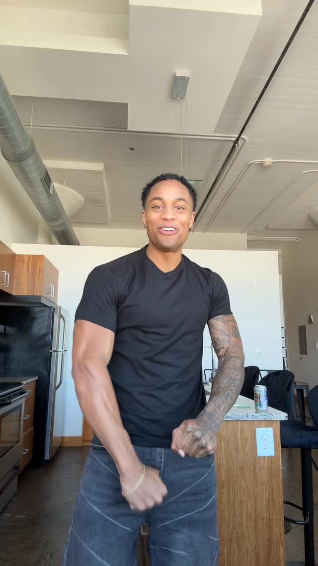 Instagram post by @zelginjackson for True Classic. Caption reads: Now’s that’s a T-Shirt🔥🔥 @trueclassic #reels....