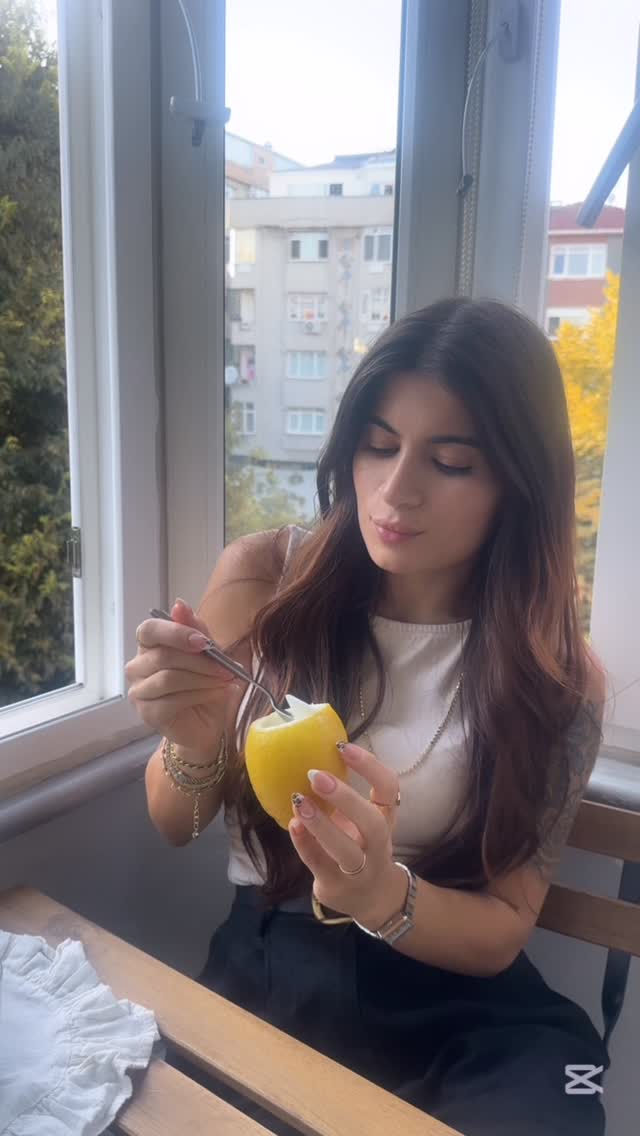 Instagram post by @sevdaerkoseoglu for Migros. Caption reads: @migros_tr  #bindilimonsorbe #reklam.