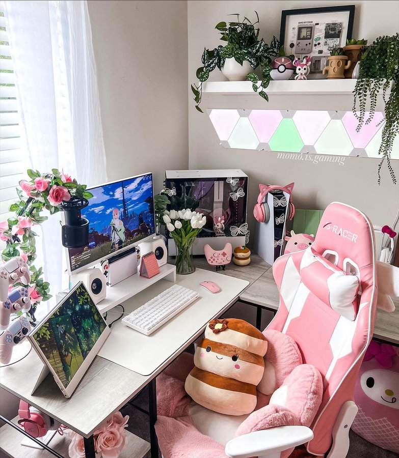 Instagram post by @momodokii for Royal Kludge. Caption reads: Hiya friends! ପ(๑•ᴗ•๑)ଓ ♡ Happy Monday and hope....