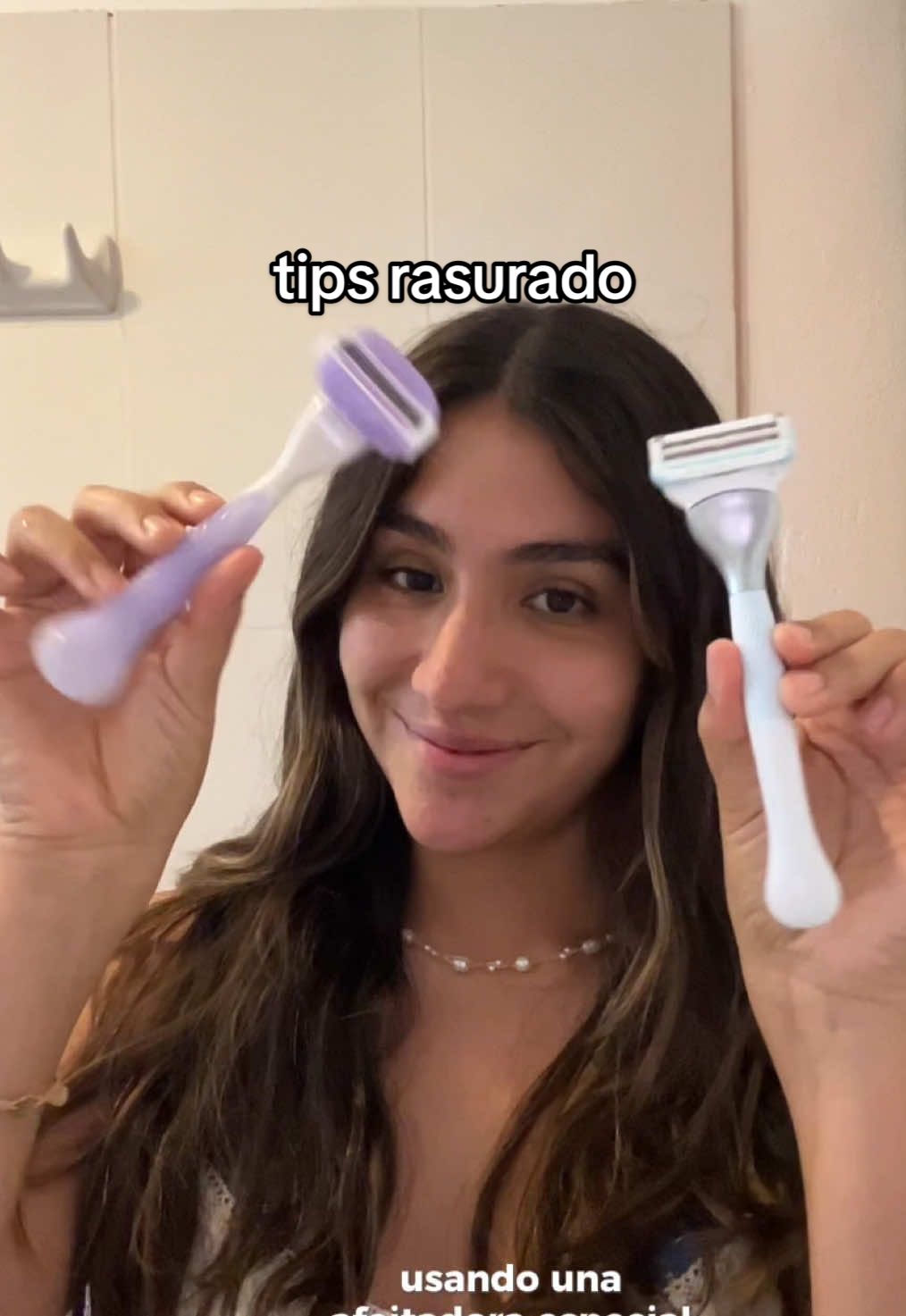 TikTok post by @lauubevi for Gillette Venus. Caption reads: Mi secreto mejor guardado para no lastimar mi piel....
