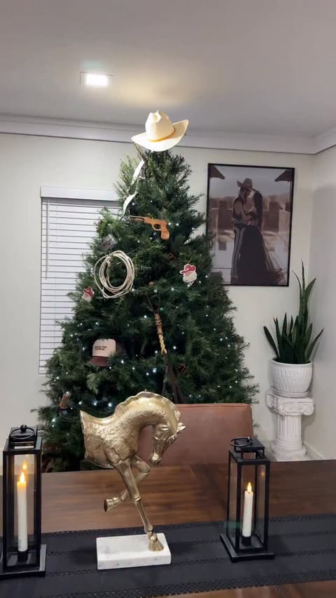 Instagram post by @mil_besosss for Boot Barn. Caption reads: December at our place.🎄✨🤠

@boot_barn_official.