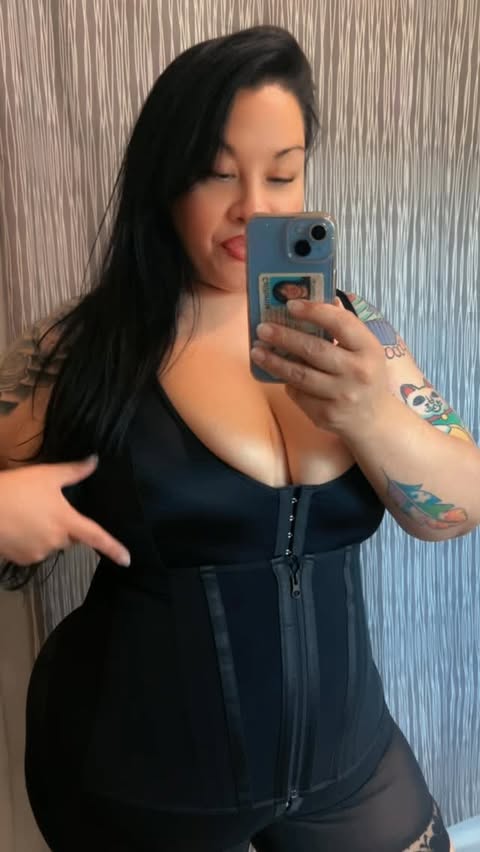 Instagram post by @_beautifully.inked for SheCurve. Caption reads: When you discover good body shapewear....