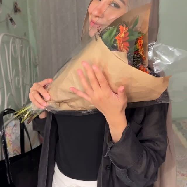 Instagram post by @r_ellithy for dermactive. Caption reads: [...] in my life❣️ #yourskinundercontrol....